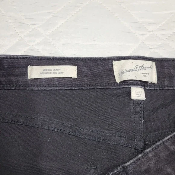 Universal Thread Mid Rise Skinny black distressed jeans size 12/31R - Picture 6 of 8